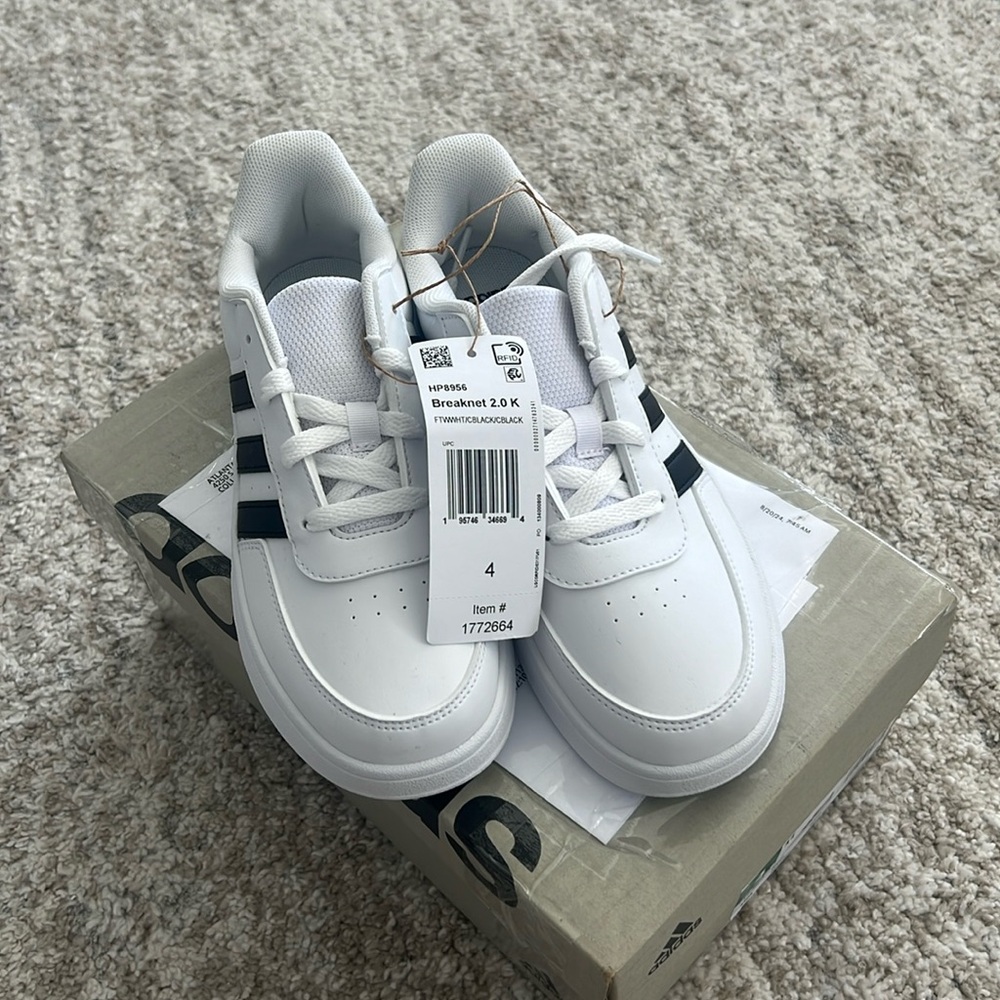 adidas Kids' Size 4 Breaknet Tennis Shoe Sneaker, White, New in Box